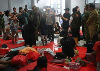 Kapolda Bersama Forkopimda Sulut Tinjau Lokasi Bencana Sitaro dan Temui Korban Terdampak di Pengungsian