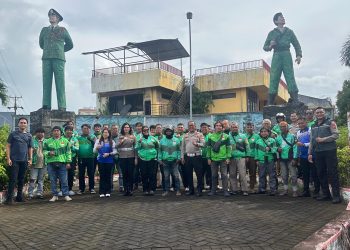 Jumat Berkah Dir Lantas Polda Sulut: Bagikan Makanan Gratis untuk Driver Ojol dan Masyarakat di Kawasan Patung Wolter Monginsidi
